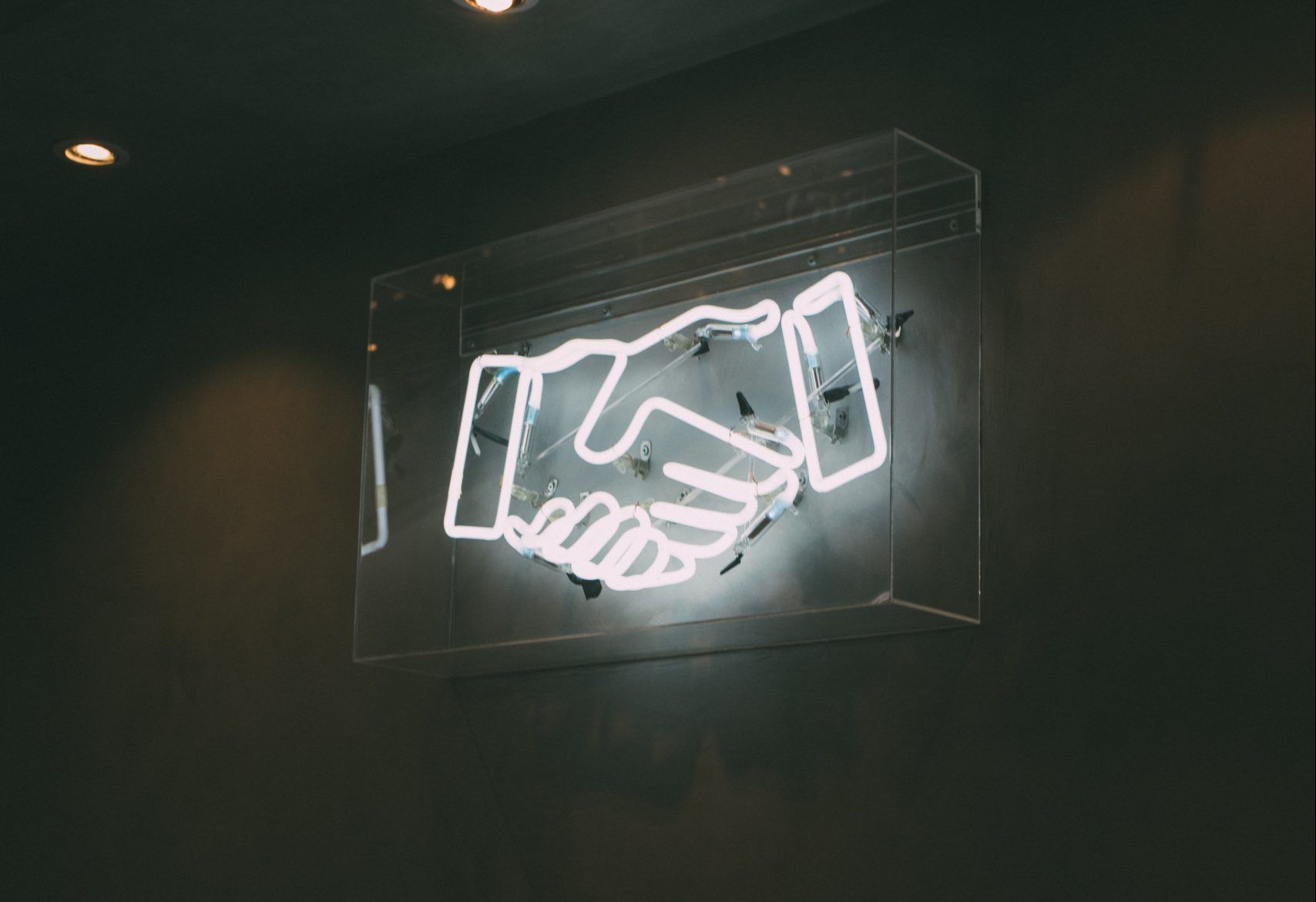 Handshake neon
